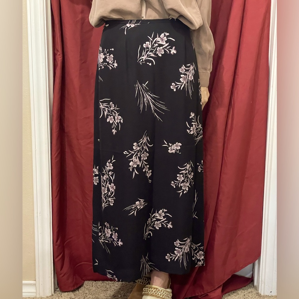 Petite Sophisticate, floral, ankle-length skirt. Women’s size 4